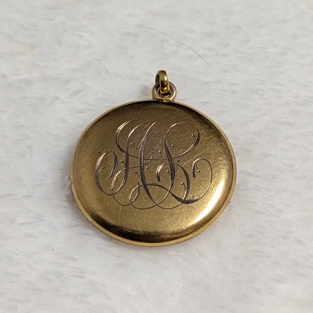 Antique Gold filled Locket Pendant with Artistic Face Design - Picture 4 of 5